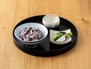 極小黒大豆とコウノトリ米の羽釜炊きごはん