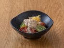 無花果とシャインマスカット胡麻酢かけ果実の甘みと胡麻酢の香ばしさが重なる一品。