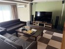 大きなテレビにソファも☆DVDプレイヤーが常設!お部屋でゆっくり鑑賞会も♬