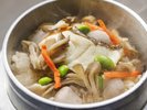 【特別会席】秋(9月〜11月)鯛と舞茸(里芋)の釜飯 ※イメージ
