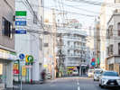 提携駐車場案内A左にコンビニがございます。そのまま直進してください。