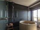 【特別室〜蜜柑 MIKAN】ヒバの香りに包まれながらゆったりとお風呂をお楽しみいただけます。