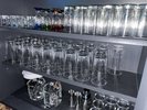 今夜のマスターは、あなた。本格的な道具とグラスが、腕を上げる。