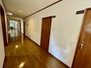 2階廊下(客室6部屋) 落ち着いた雰囲気の廊下、6つの客室が並びます。