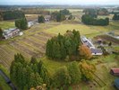 田園の中にたたずむ本館