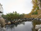 【露天風呂 男湯】朝日や星空、雪景色など、時間帯や季節によってさまざまな表情を見せてくれます。