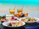 �yWine��Dining The Orange�z�C���Ƌ�ɕ�܂��e���X�Ȃ����p�ӂ��Ă���܂��i�����H�C���\�W�j