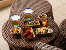 �yDeli & Cafe�z��������v�[���T�C�h���A���D�݂̃X�^�C���ł����R�Ƀz�e���X�e�C�������i���������B