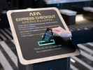 カードキー投函で処理が行われるエクスプレスチェックアウトポスト。2024年2月に特許を取得いたしました。