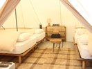 【HyggeTentB】ベッドが4つのお部屋です。家族やお友達とのご利用に。