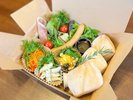朝食モーニングBOX。お部屋で好きな時間にお召し上がりください。