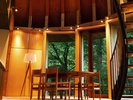 【HyggeCabin】円形のデンマーク建築と日本の木造建築が織りなす、静けさと温もりが調和する特別な空間