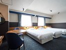 ユニバーサルルーム(注)4F喫煙所近くのお部屋です。タバコの匂いがする場合がございます。