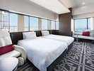 【高層階コーナーツイン(海側)】26平米/ベッドサイズ:幅110cm×長さ195cm×2台/バスタブあり