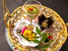 2026年5月6月《お献立の一例》前菜:順才加減酢、青パパイヤ夏野菜彩り和え、鮎土佐煮、穴子煮こごり、他♪