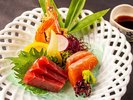 2026年5月6月《お献立の一例》お造里:長野県特産「信州サーモン」、鮪、海老♪