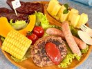 小学生以下用BBQプレート+大人様のパエリアorカレードリアが一人分多くなります
