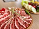 あか牛カルビと国産豚バラを中心にしたカジュアルBBQセット(写真は6名盛)