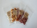 売店ではわんちゃん用のおやつやおもちゃも販売しております。