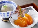 【特別・土地の恵み会席】秋(2026年9月〜11月)デザート ほうじ茶アイス 柿