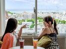 【客室】那覇の景色を眺めながら