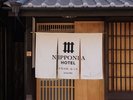 ���l���̐Â����ɕ�܂��`���̏h/�\���� ASAGIRI 201�����[