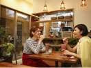 徒歩1分のおしゃれなカフェcukup(ちゅくっぷ)さん。11時〜19時遅めでもランチもあります。