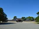 京都御苑。園内には旧公家屋敷跡など歴史的な建物が点在しています。