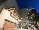 冬の夜の外観。