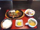 箸でほぐれるスペアリブが物凄くコク旨、食楽亭旭屋「スペアリブのステーキ」