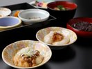 丹泉ホテルの朝食は、つきたてのおもちが食べ放題。