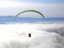 南陽スカイパークは、山頂まで車で登ることができ、秋の冷え込んだ朝には雲海が一面に広がります。