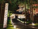 【周辺観光】「中尊寺 金色堂」秋の行事として例年、紅葉のライトアップも行われております。