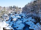 【周辺観光】「厳美渓」まるで水墨画のような銀世界の厳美渓。