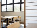 【ダイニング】落ち着きある開放的な会食場。岩手の食を存分にお楽しみくださいませ。