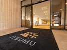 【エントランス】「人」「文化」「歴史」それぞれ土地に根差したおもてなしでお出迎えいたします。