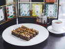 【ティータイム】オーガニックティーブランド「ART OF TEA」と共に焼菓子もお楽しみ下さい。