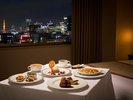 ホテル自慢のお料理をお部屋へお届け!料理を並べれば、客室がプライベートレストランに♪