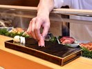 丁寧な仕事で仕上げられた握りは見た目も美しく、ネタとしゃりにこだわった職人の技をご堪能ください。