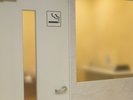 【喫煙室】:1階ロビー