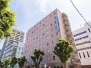 【ホテル外観】1Fがフロント・ロビー・朝食会場。2F〜9Fが客室階。