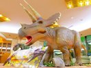 ロビーに恐竜が登場!ぜひ会いに来てね!