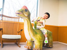 【館内】小さな子どもも安心して楽しめる恐竜の乗り物をご用意しております。