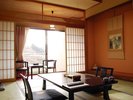 一面に甲斐の山々を望む 清流亭「和室10畳」心ゆくまでの寛ぎと、落ち着いた調度品をご堪能ください