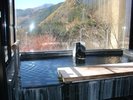有料貸切風呂「絶景之湯」黒御影石の内風呂内風呂からでも絶景を楽しむことができます