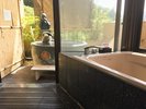 「渓流の間」部屋付露天風呂 甲斐の山々を望む