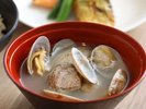 味噌汁(イメージ)※メニューは日替わりで、季節ごとに変更して提供しております。