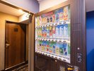 自動販売機は2Fにございます。