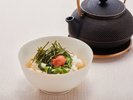 【2階メインダイニング Ensemble】好みで選べる12種トッピングのお茶漬け。