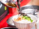【朝食ビュッフェ】好きな具材をカスタマイズしてオリジナルのお茶漬けが楽しめます。